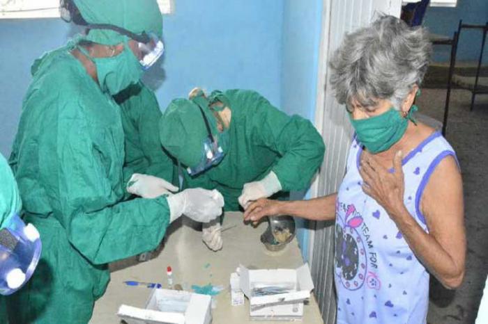 PCR en tiempo real, paciente sometida a pcr en tiempo real, covid-19, paciente covid-19