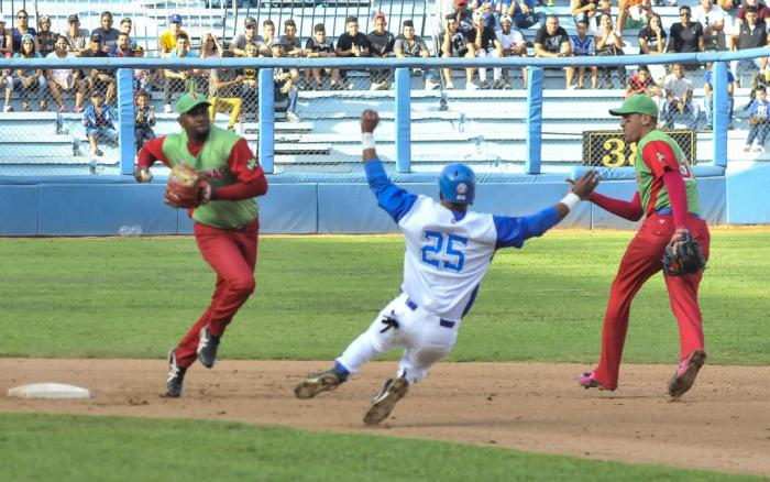 Industriales aseguró este jueves su primera subserie de la segunda etapa al derrotar a Las Tunas con marcador de siete carreras por cinco