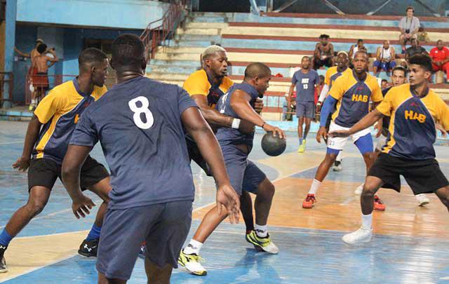 jugadores de balonmano, pelota, tabloncillo