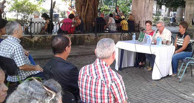 Presentación de libro en La Habana Vieja.