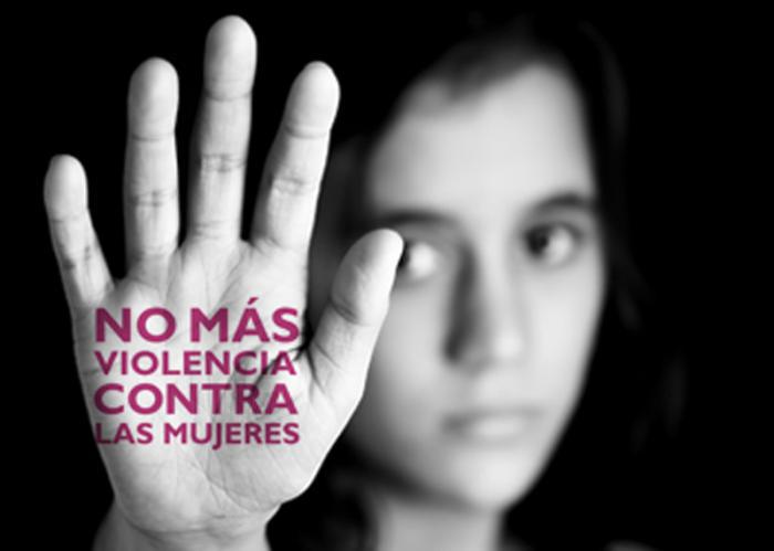 Mano con un escrito: No más violencia contra las mujeres.