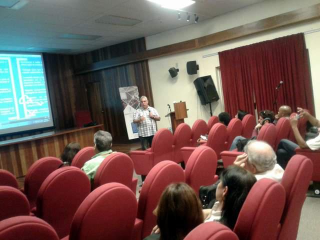 Personas en un taller de CALIPROT 
