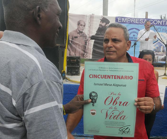 RECONOCIMIENTO A TRABAJADORES DEL SECTOR. SEDE DE LA BRIGADA No.3 DE LA EMPRESA CONTINGENTE BLAS ROCA CALDERÍO
