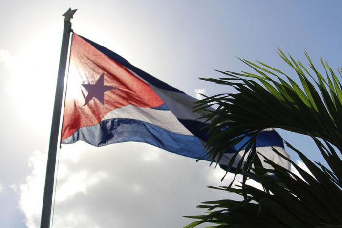 Peregrinación y Acto Político en el Cementerio Colon, pantion de los combatientes de la revolución cubana. Bandera cubana