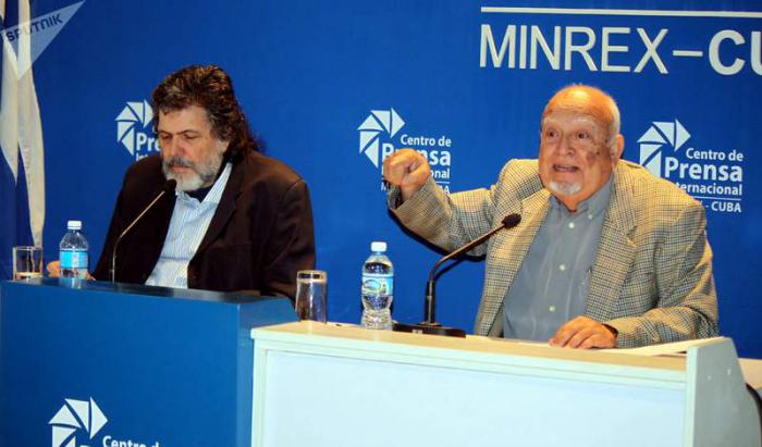 Conferencia de prensa por equilibrio mundo.