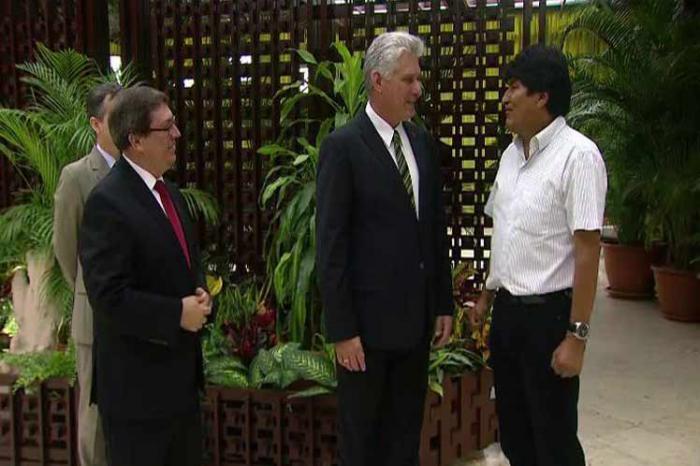 Bruno Rodríguez, Miguel Díaz Canel Bermúdez y Evo Morales en recibimiento de la Cumbre Alba TCP