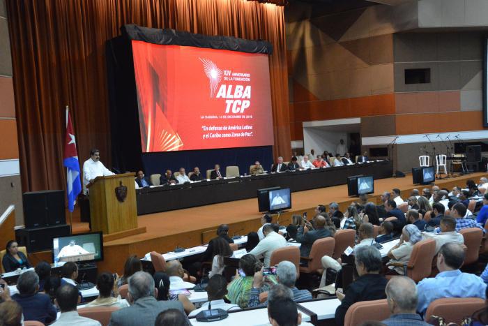 personas. salón, bandera