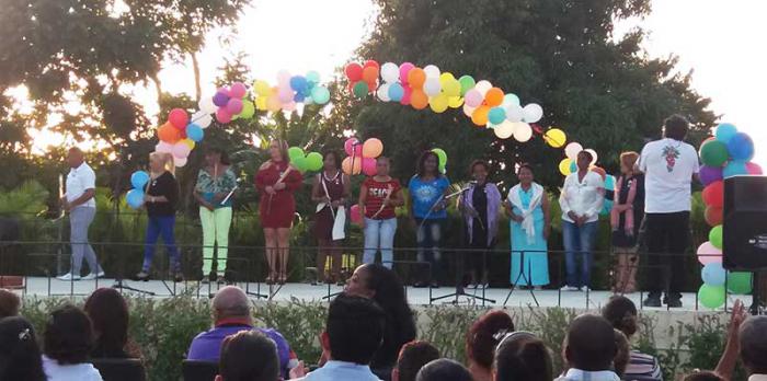 acto, personas, globos, tarima