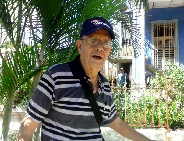 Carlos Manuel, al fondo la casa de Pepe Garcerán