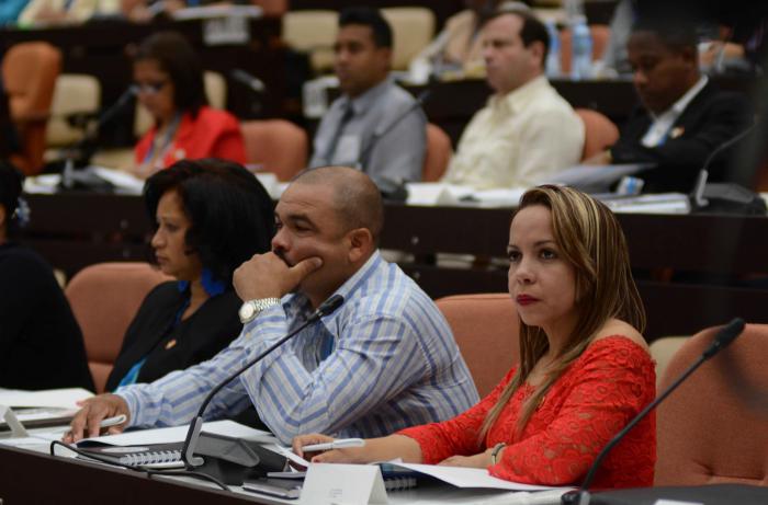 Diputados cubanos reunidos.