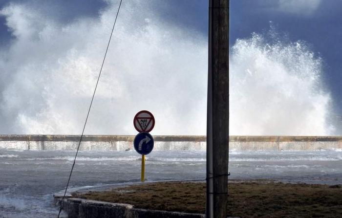 Malecón habanero, con inundación costera.