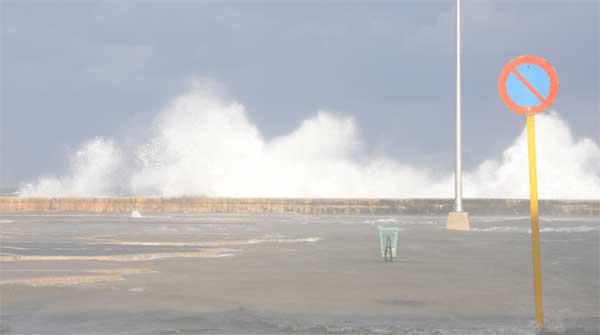 olas, malecón, inundaciones, calle