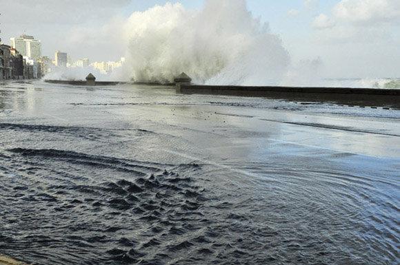 inundaciones, malecón habana