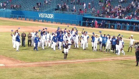peloteros, terreno de pelota, estadio