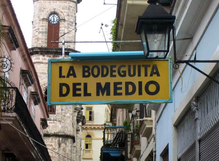 Cartel de la Bodeguita del Medio, en La Habana.
