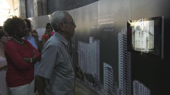 Eusebio Leal en muestra fotográfica “La Habana de ayer y de hoy”,