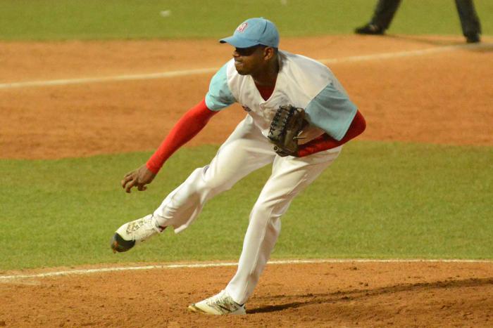 Dachel Duquesne abridor por Ciego de Ávila frente a Las Tunas, en el cuarto partido de la semifinal de la 58 Serie Nacional de Béisbol, en el estadio José Ramón Cepero de Ciego de Ávila, Cuba el 8 de enero de 2019. ACN FOTO/Osvaldo GUTIÉRREZ GÓMEZ