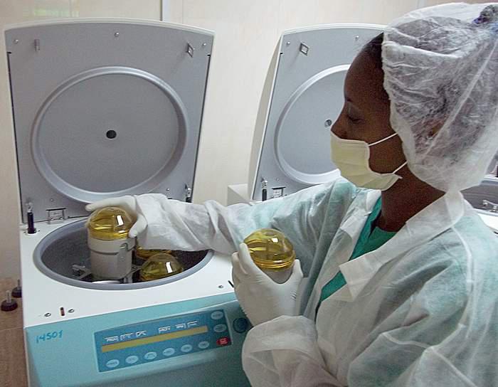 Trabajadora de la Ciencia en Cuba.