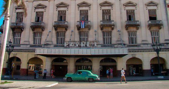 Edificio del cine Payret, en La Habana Vieja.