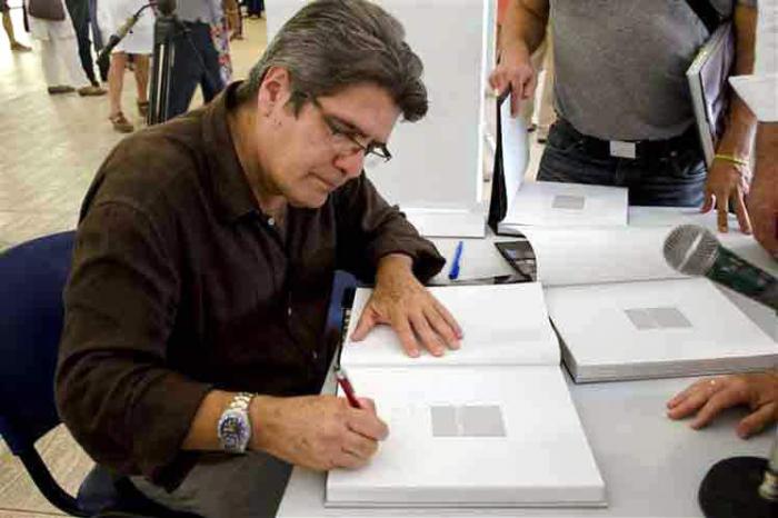 El investigador, ensayista, profesor, crítico de arte, curador y poeta Rafael Acosta de Arriba obtuvo el Premio Nacional de  Investigación Cultural 2018