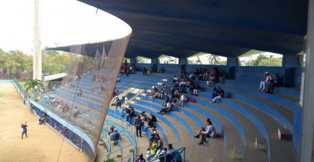 Estadio habanero durante la serie provincial de béisbol.
