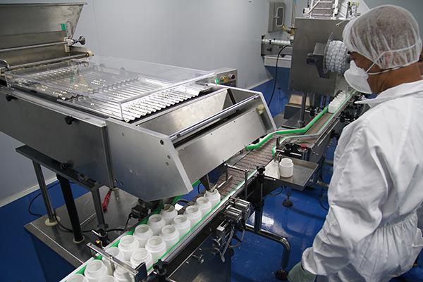 Inauguración de Planta de Cápsulas Blandas del Centro Nacional de Investigación Científica (CNIC) como parte del Grupo de Industrias Biotecnológicas y Farmacéuticas. La Habana, Cuba.