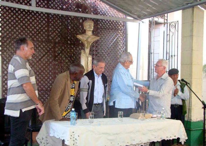 a Comisión de Historia de la Columna No.20 lanzó una nueva edición del libro En la línea de fuego en la Sociedad Cultural José Martí