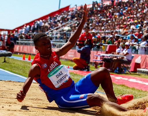Jordan Díaz, de Cuba, compite en la segunda etapa del triple salto en el atletismo de los III Juegos Olímpicos de la Juventud Buenos Aires 2018 en el Estadio de Atletismo del Parque Olímpico de la Juventud, el martes 16 de octubre de 2018, en Buenos Aires, Argentina. Foto: Calixto N. Llanes/Periódico JIT (Cuba)
