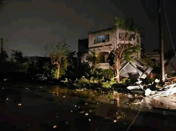 Fuerte tornado impacta La Habana