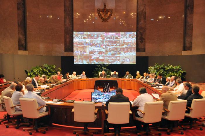 El Consejo de Ministros, encabezado por su Presidente, Miguel Díaz-Canel Bermúdez, sesionó a inicios de semana para debatir sobre varios temas de la agenda nacional con la participación –a través de videoconferencia– de dirigentes de todos los municipios y provincias del país.