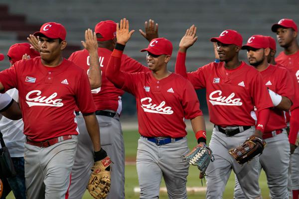 Jugadores de béisbol del equipo cubano Las tunas, que partician en la Serie del Caribe en Panamá.