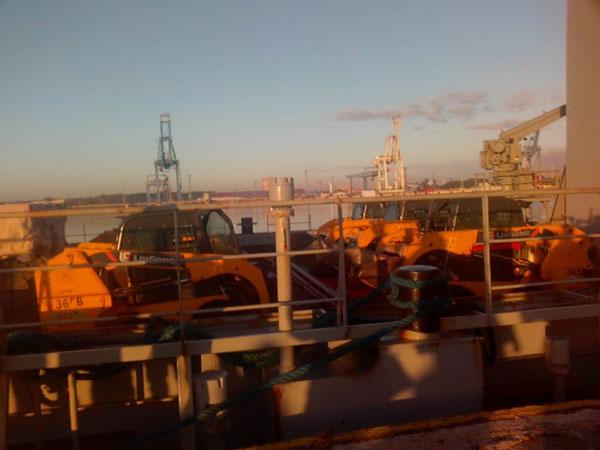 Barco venezolano con ayuda humanitaria arriba a La Habana