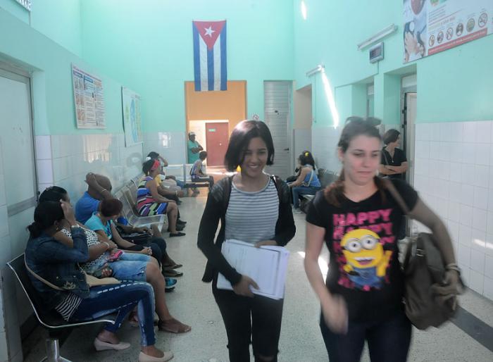ACTIVIDAD: RECUPERACIÓN DE LOS DAÑOS CAUSADOS POR EL TORNADO DEL DÍA 27 DE ENERO DE 2019 EN EL POLÍCLINO LUYANÓ.
LUGAR: MUNICIPIO 10 DE OCTUBRE, PROVINCIA LA HABANA, CUBA
FECHA: 07-02-2019
FOTÓGRAFO: ROLANDO (ROLY) MONTALVÁN MARTÍNEZ