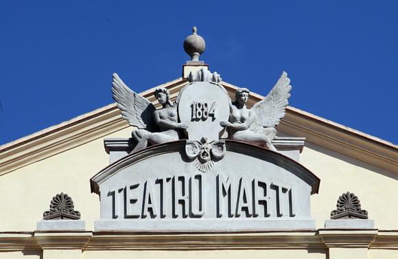 fachada del teatro marti