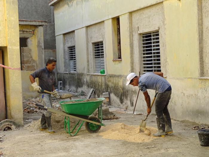 constructores trabajando