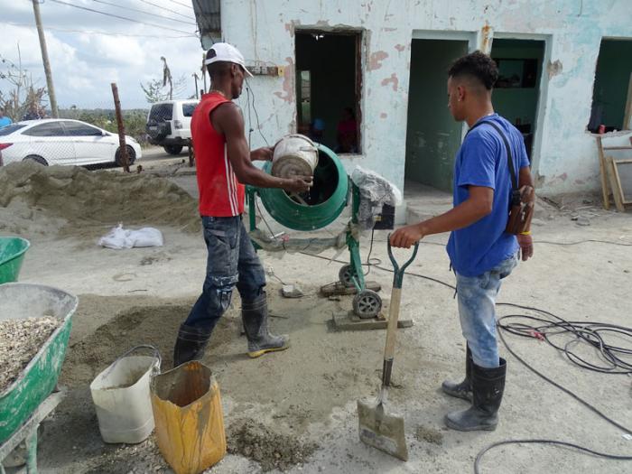 constructores trabajando