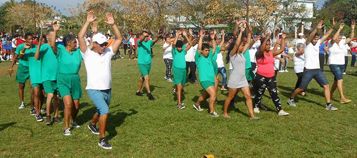 Ejercicios en actividad por aniversario del inder en el Cotorro