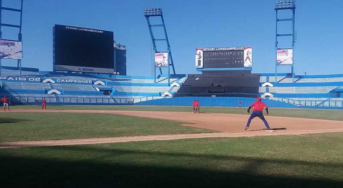 Béisbol en el estadio Latinoamericano