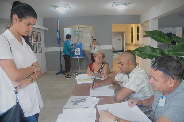 Masividad caracteriza referéndum constitucional en La Habana