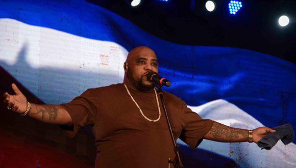 Alexander Abreu en concierto, en Universidad de La Habana, por el Sí en la Constitución