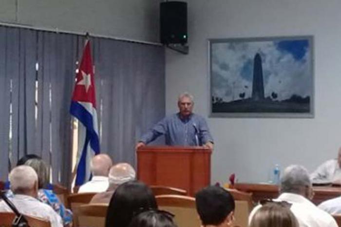 Díaz-Canel en balance anual del Mincex