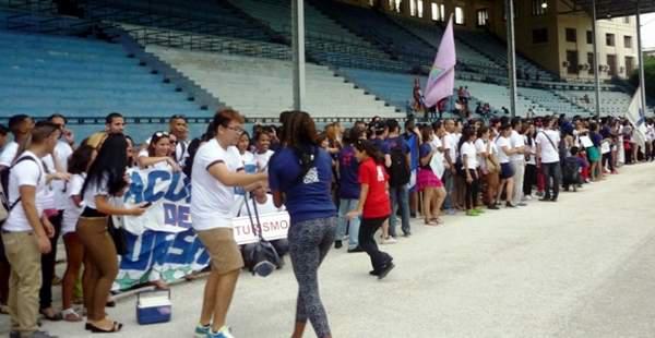 Jóvenes universitarios participan en culminación de los Juegos Caribes