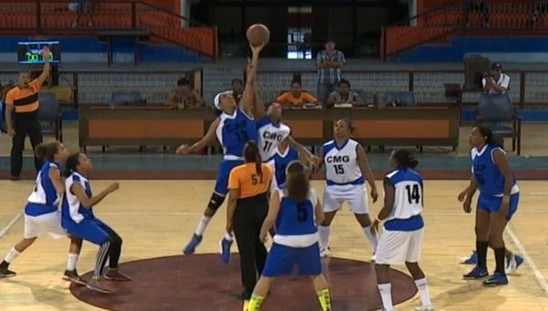 Jugadoras de baloncesto.