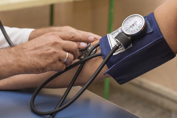 Toma a paciente de la Tensión Arterial (TA)