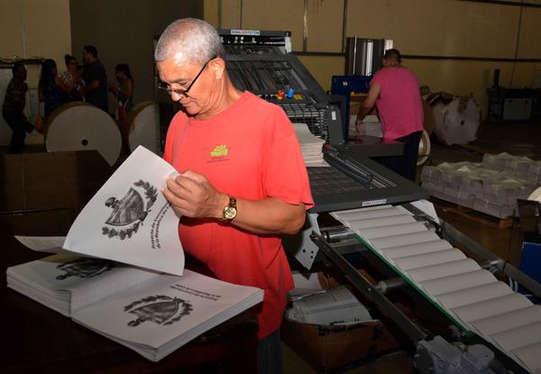 CUBA COLECTIVO DE LA EMPRESA DE ARTES GRAFICAS FEDERICO ENGELS 