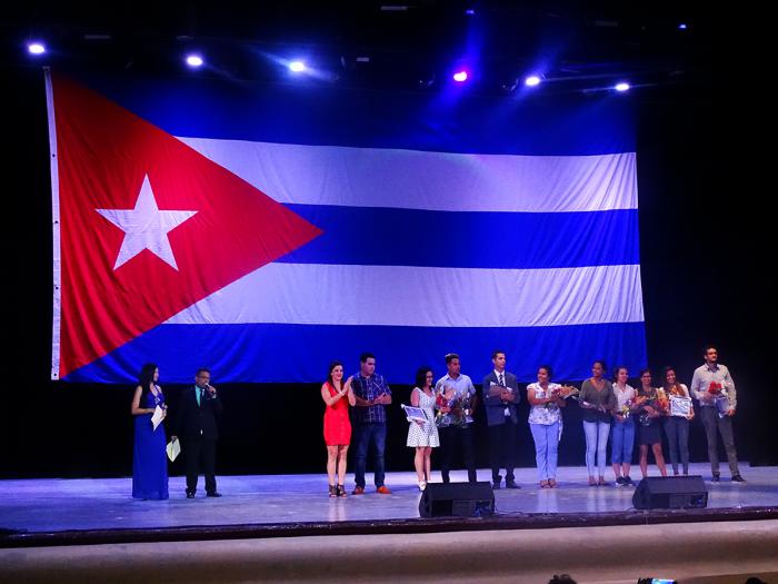Reconocimiento a jovenes comunistas y a instituciones universitarias