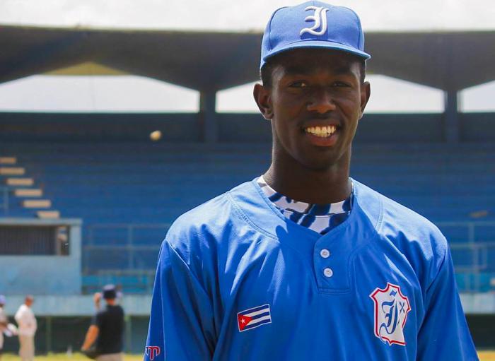 Pavel Hernández pelotero industriales