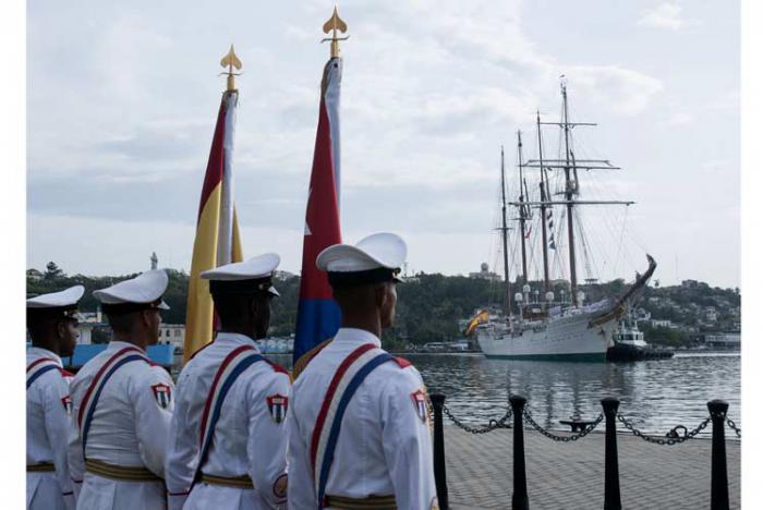 Buque Juan Sebastián de Elcano llega a puerto habanero