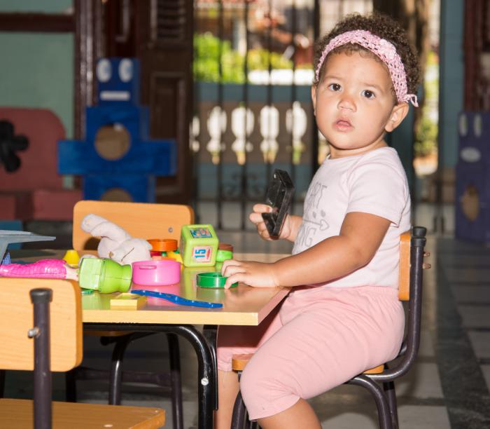 niños jugando en el círculo infantil Viet Nam Heroico
