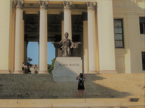 Este ícono de la Universidad de La Habana capta la atención no solo de los jóvenes cubanos, sino también, de los extranjeros. 